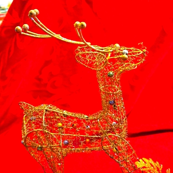 ♥Christmas Decor Golden Wire Reindeers & Tree with red & green sparkles + floral - Picture 4 of 5